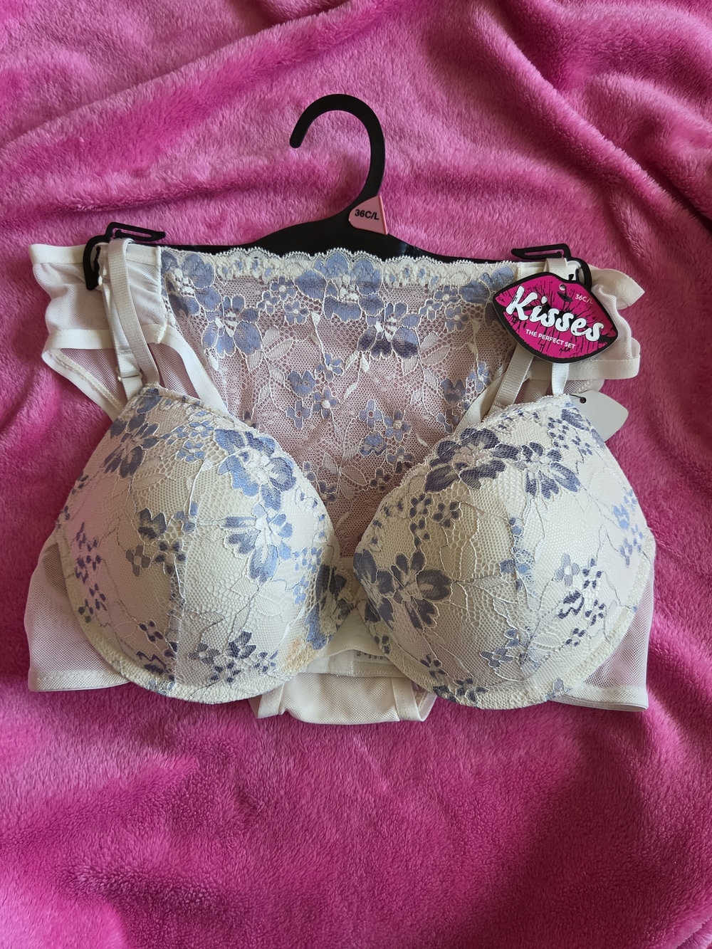 Kiss Women's Lace Floral Underwire Bra - Cream with Blue Floral